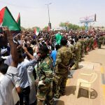 “العفو الدولية” تدين الاعتداء على المتظاهرين أمام القصر الجمهوري بالخرطوم