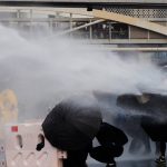 العنف مجددا في هونغ كونغ.. والغاز المسيّل للدموع ضد “المولوتوف”