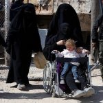 عائلات نساء وأطفال فرنسيين محتجزين في سوريا تقدم شكاوى ضد وزير الخارجية