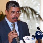 تفاصيل اقالة خالد بحاح رئيس الوزراء اليمني من منصبه وتعيين “احمد بن دغر”