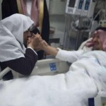 صور وفيديو الامير طلال يقبل يد شقيقه عبدالرحمن خلال زيارته بالمشفى