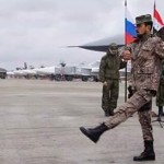 تقليد سهيل الحسن وسام الشجاعة من قبل قائد القوات الروسية